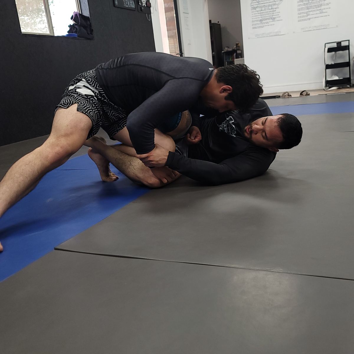 Scramble en No-Gi: los dos pelean por quedar arriba.